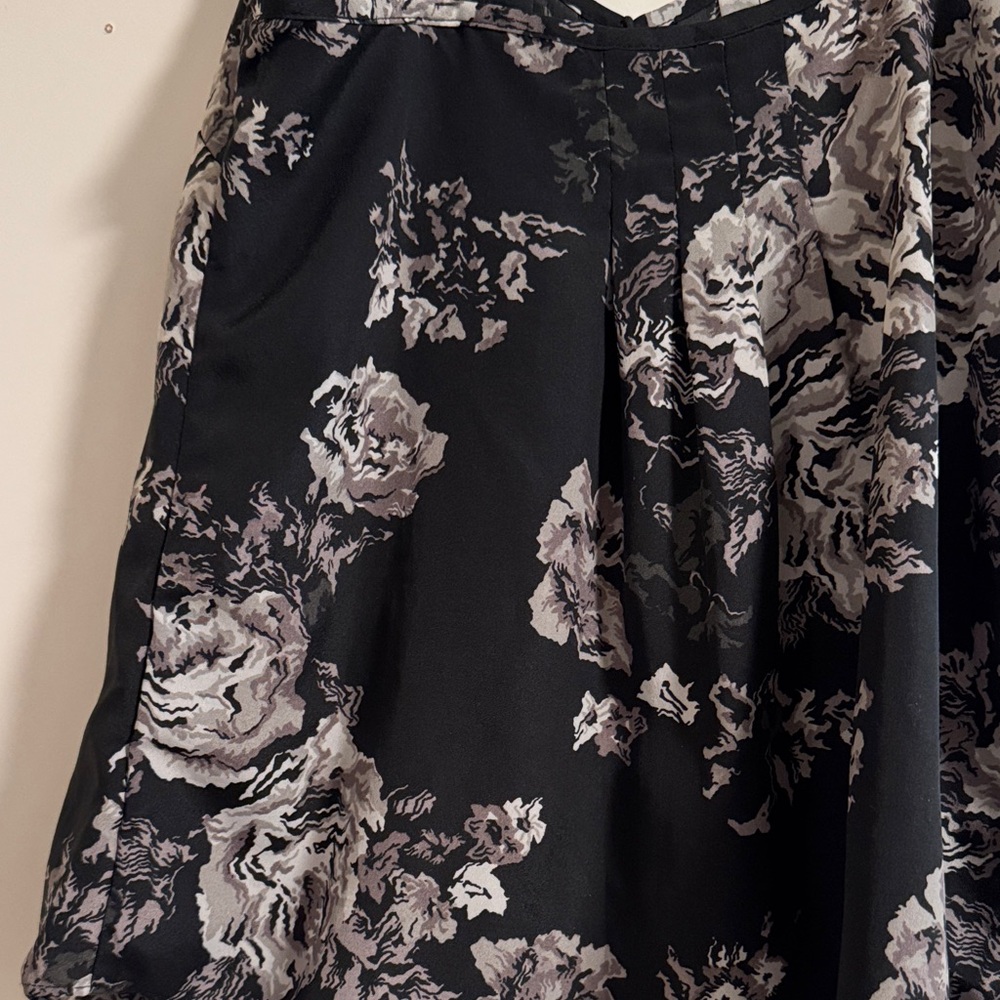 Aritzia Talula Black and Gray Tank Top - Picture 4 of 5